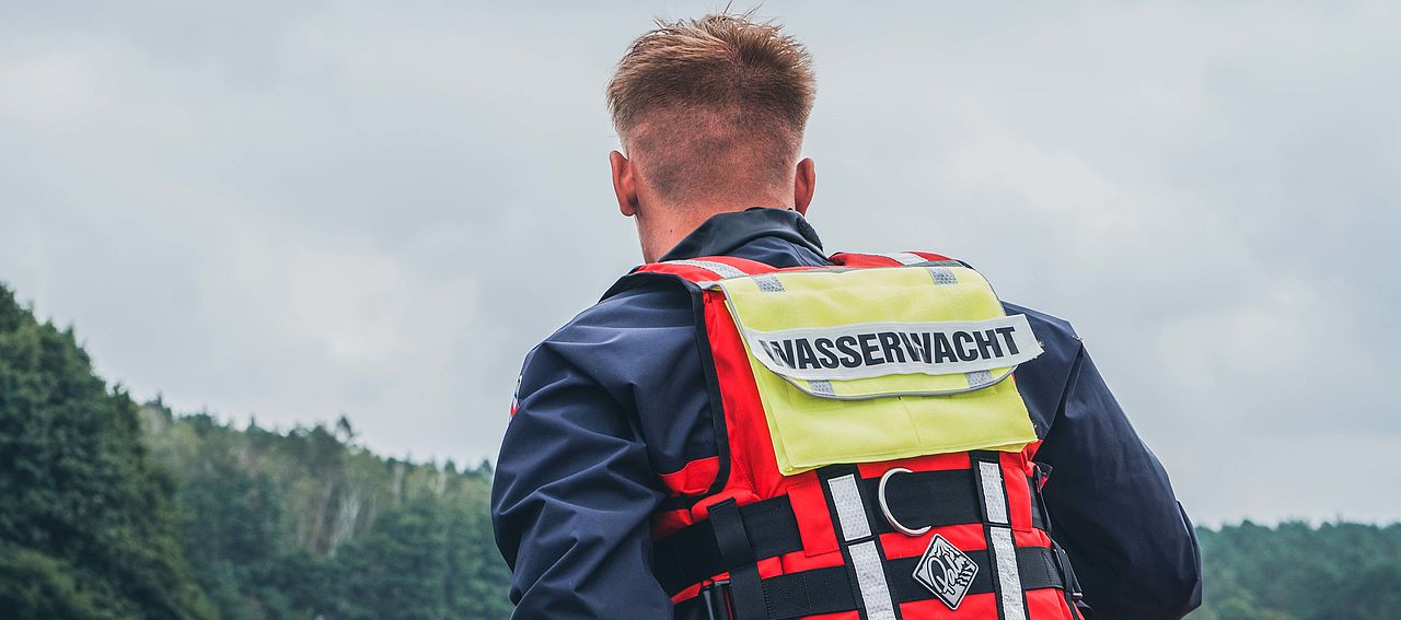 Rettungsschwimmer auf Boot